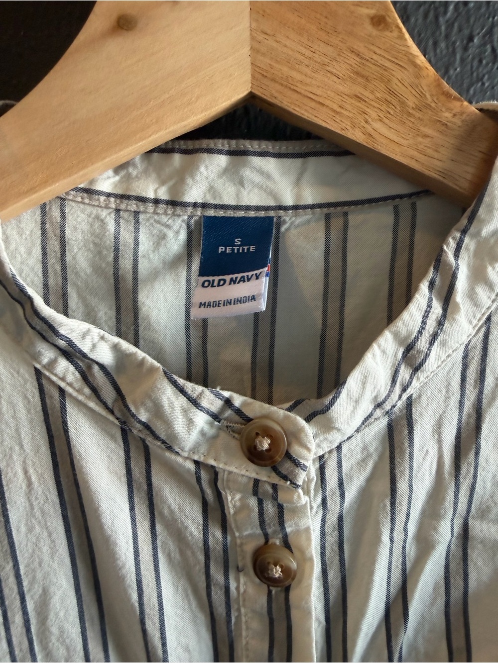 Old Navy Blouse - Picture 5 of 5